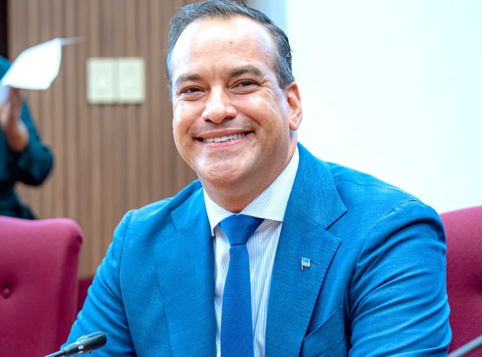 Aruba su economia ta supera expectativa, finansa publico ta fuerte y debe ta sigui baha