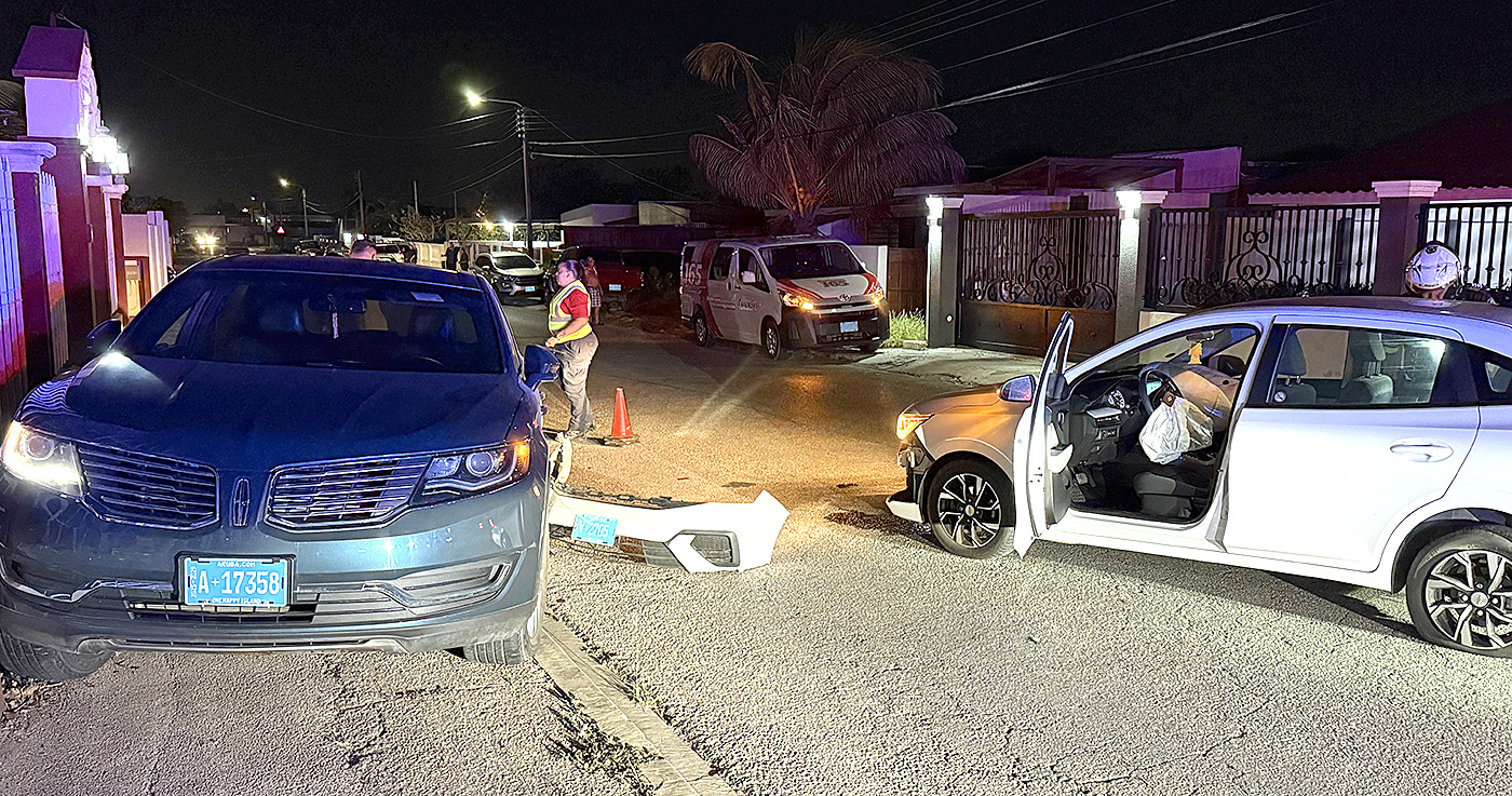 Posibel distraccion a pone chauffeur baha di caminda y destrui un SUV