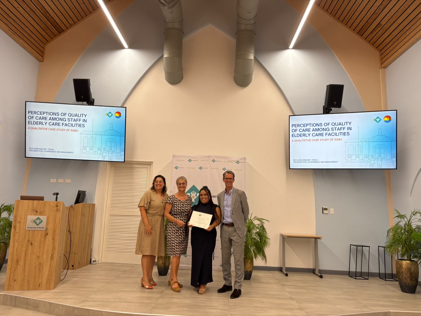 Edylliene Maduro a gradua como Bachelor den Organization, Governance and Management