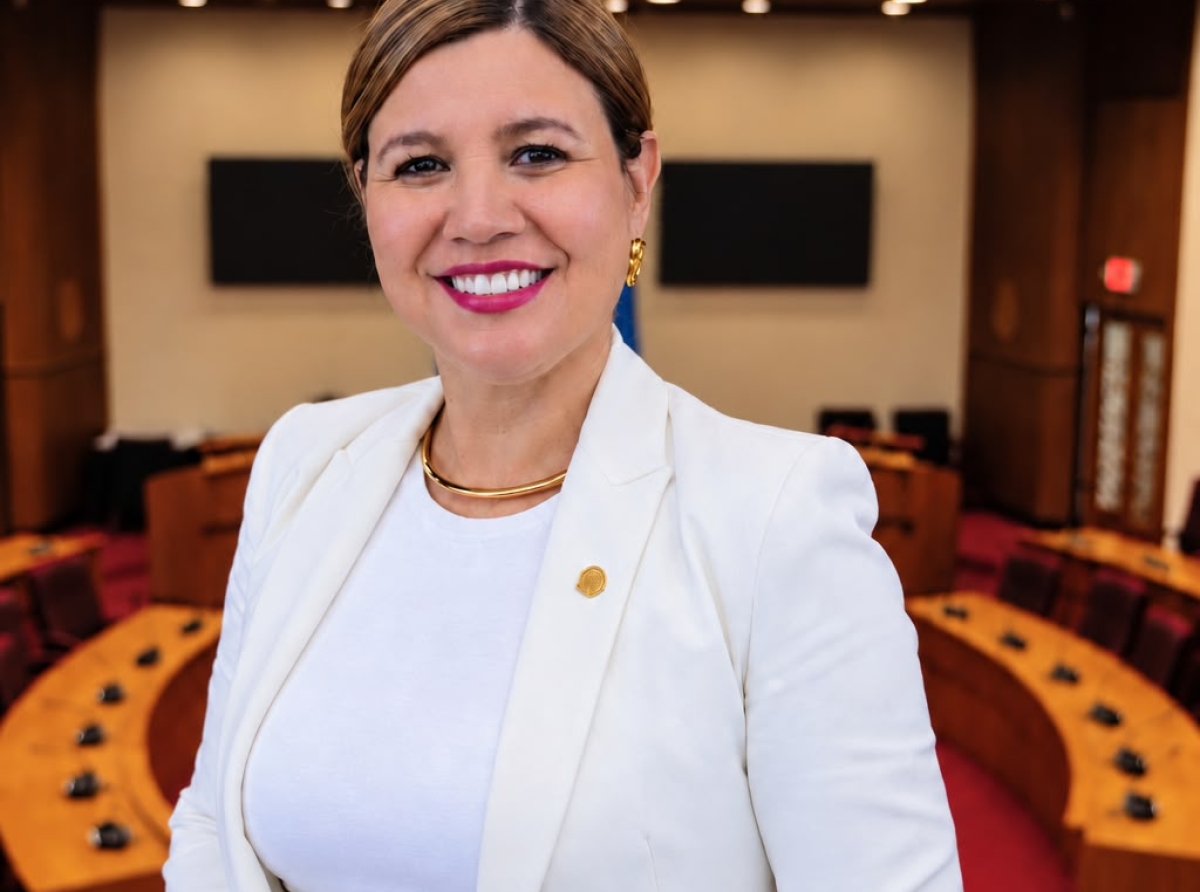 Jennifer Arends-Reyes re-elegi presidente di dos comision clave di Parlamento
