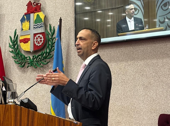 Dobel standard di Gobierno den trato entre profesionalnan local y di exterior