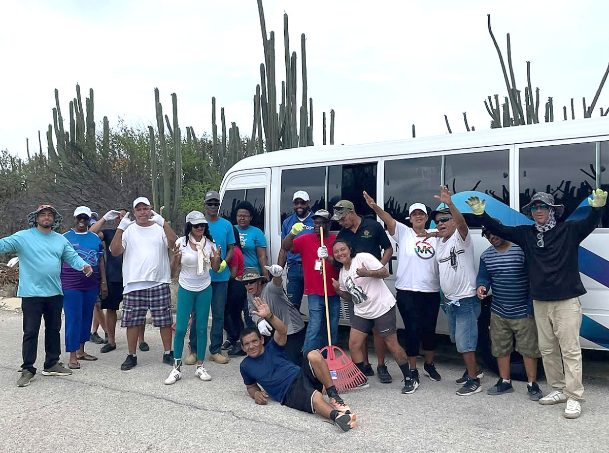 CEDE Aruba y BARiO UNiCO a sostene Dia di Cuida Aruba