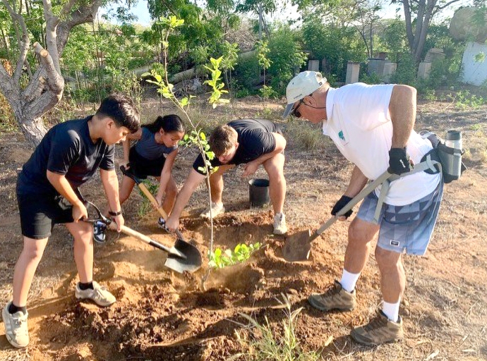 Den fin di siman boluntarionan a planta 50 mata nativo di 14 diferente especie
