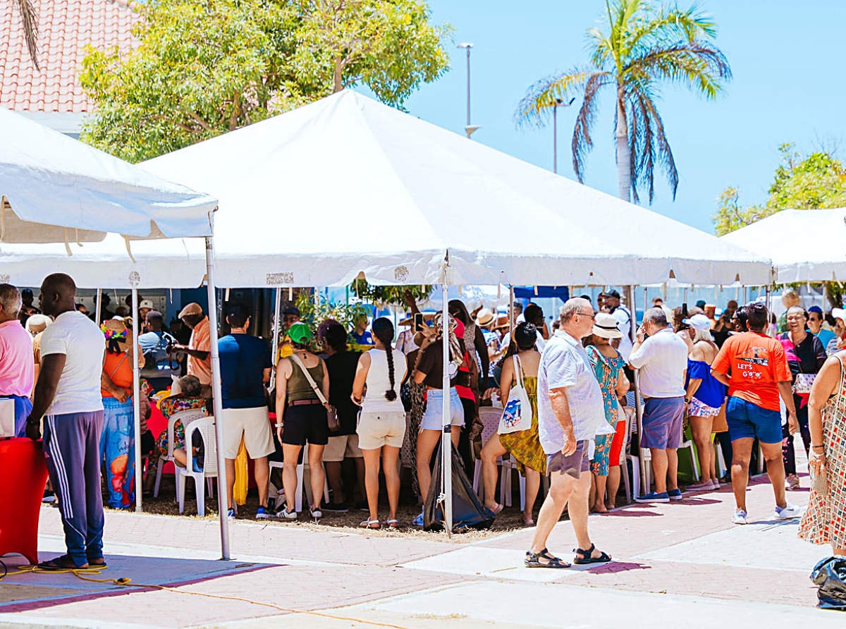Yen di hende a acudi na San Nicolas Pop-Up Market cu su prome aniversario