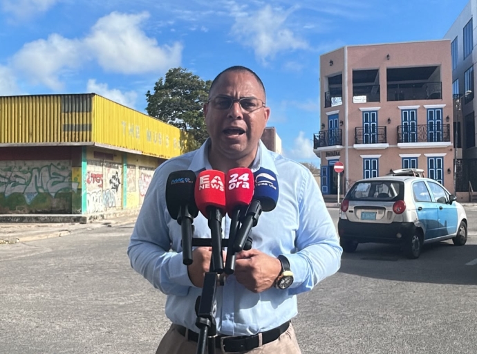    ‘Inversionista ta y kier inverti, pero ta Gobiernonan no tin curashi pa tuma decision’