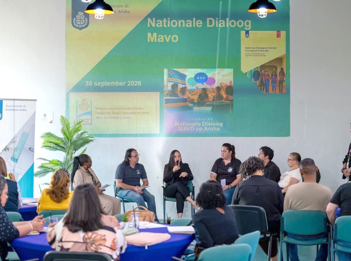 Trahando pa fortalece educacion di MAVO na Aruba