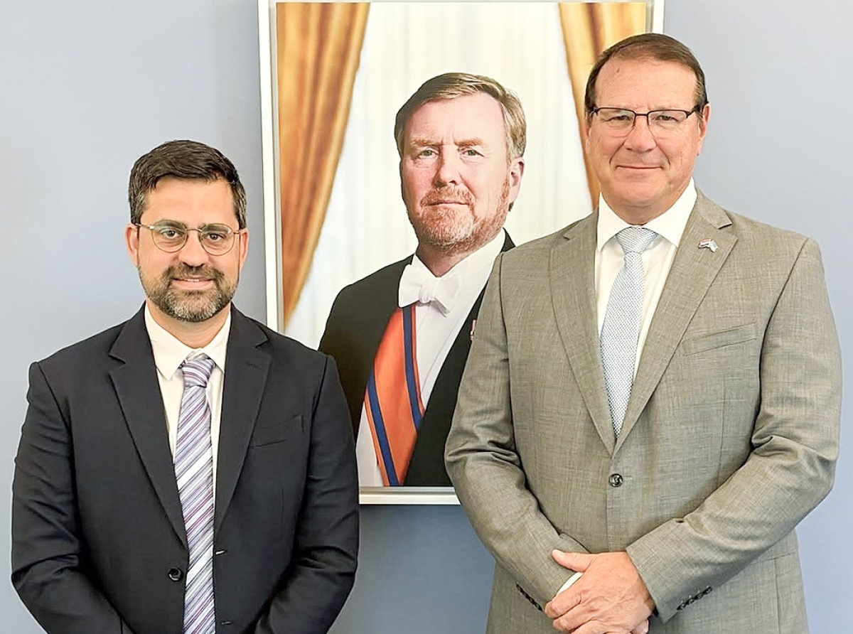 Director di Free Zone Aruba a bishita Gobernador