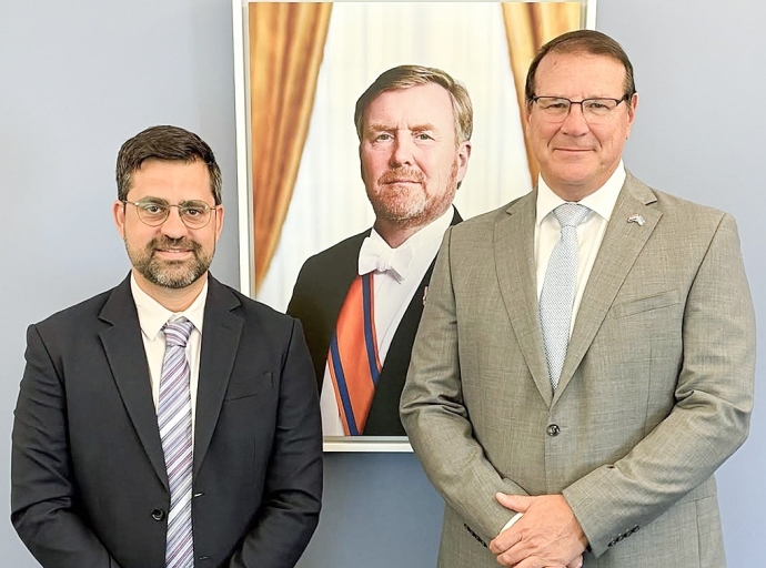 Director di Free Zone Aruba a bishita Gobernador