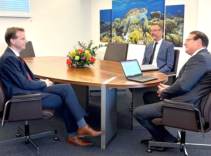President di Dokternan Specialista na Aruba a reuni cu Gobernador