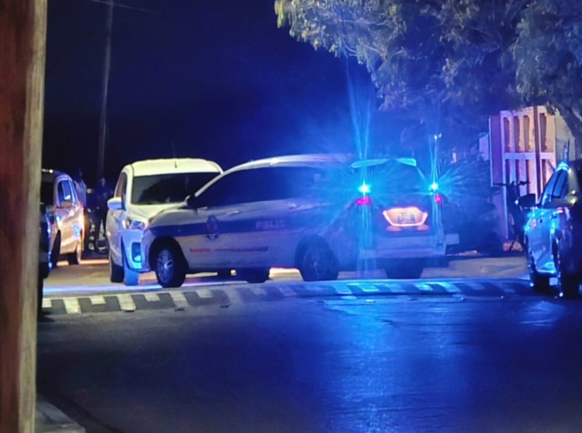Unit Narcotica a detene seis sospechoso durante entrada hudicial na Fiyostraat