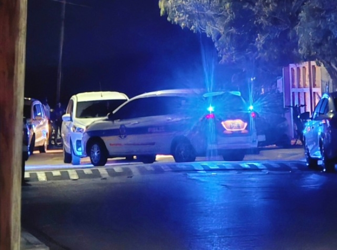 Unit Narcotica a detene seis sospechoso durante entrada hudicial na Fiyostraat