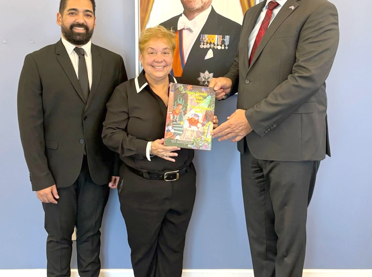 Gobernador a ricibi prome buki pa mucha di 'Kinderboekenweek'