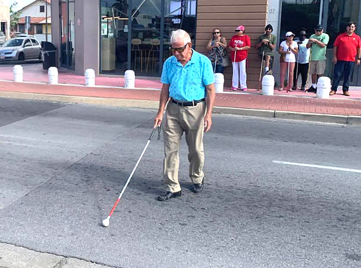 Dia Mundial di Garoti Blanco cu strepi cora  ta wordo conmemora awe 15 di October