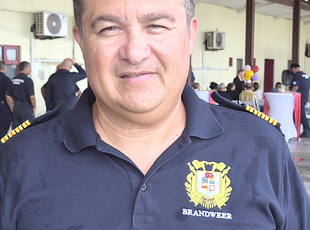 Bomberonan di Aruba hunto cu di e otro Islanan ta bay purba inverti hunto den nan propio instructornan!