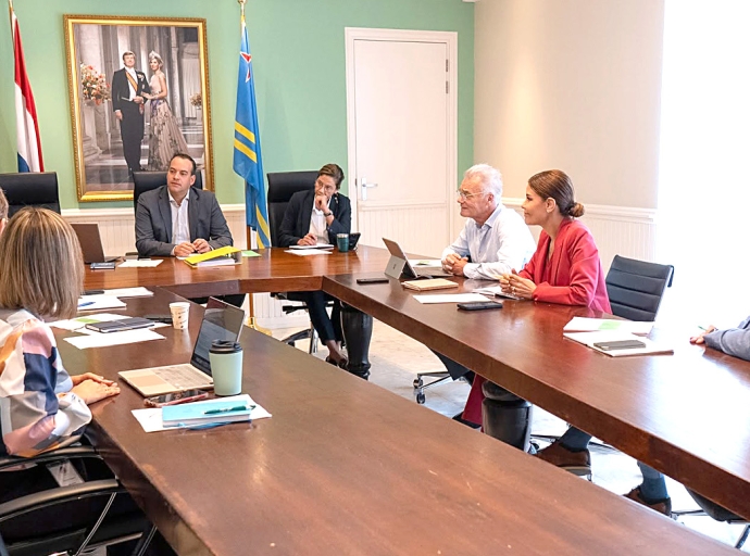 Ministro Wever a reuni cu TWO Nederland encuanto futuro di tereno di refineria