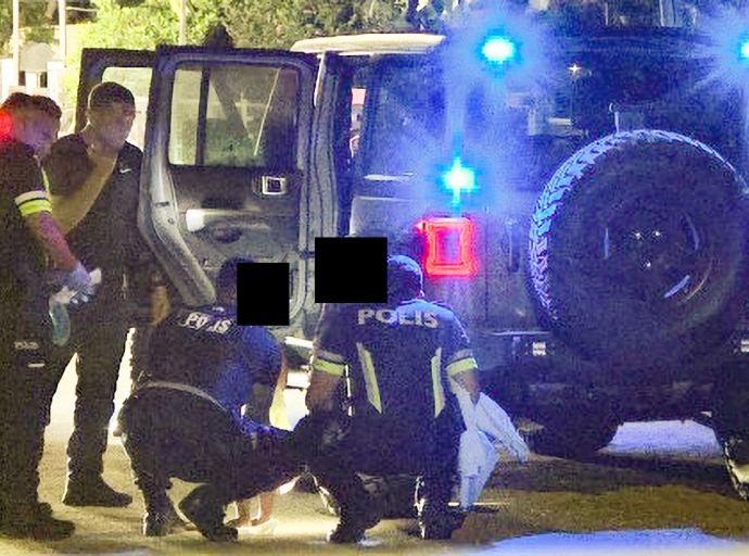 Polisnan haciendo nan best pa trankiliza e dos muchanan