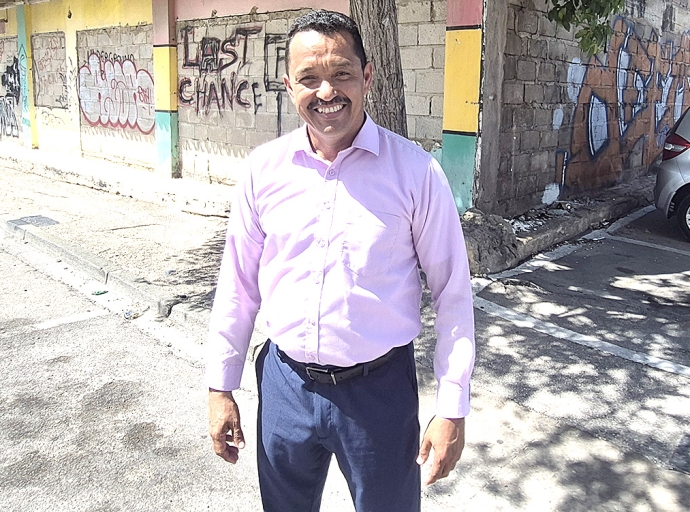 Elvis Paesch ‘Bebe Lechi’ ta comparti su testimonio di transformacion y speranza cu Aruba