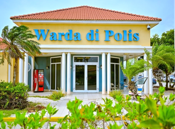 Misterio pa un detenido aresta na Palm Beach cu despues a wordo hiba Hospital cu extra mas golpi na curpa y fayece
