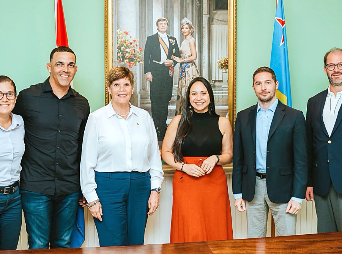 Funcionarionan di WBSC a bishita Ministro di Deporte