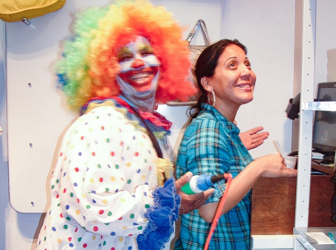 Hopi hende asombra cu fayecimento di e homber alegre conoci como ‘Payaso Keke’