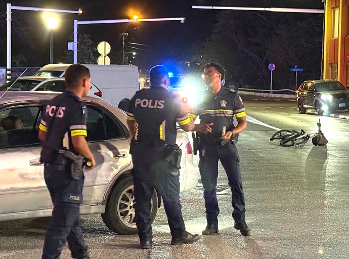 Auto a dal ciclista riba Laclé Boulevard