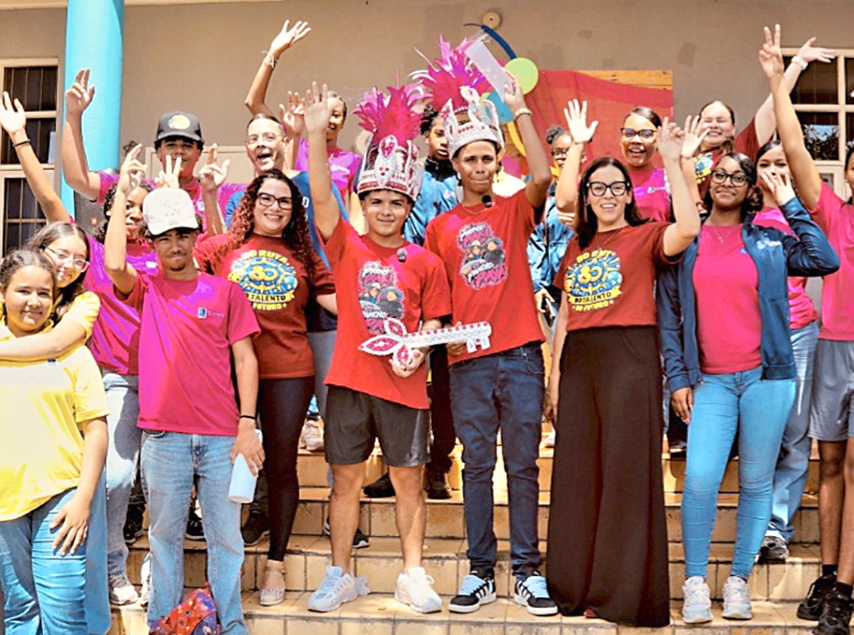 Prins PAKI y Pancho PAYA di Filomena College MAVO a ser corona
