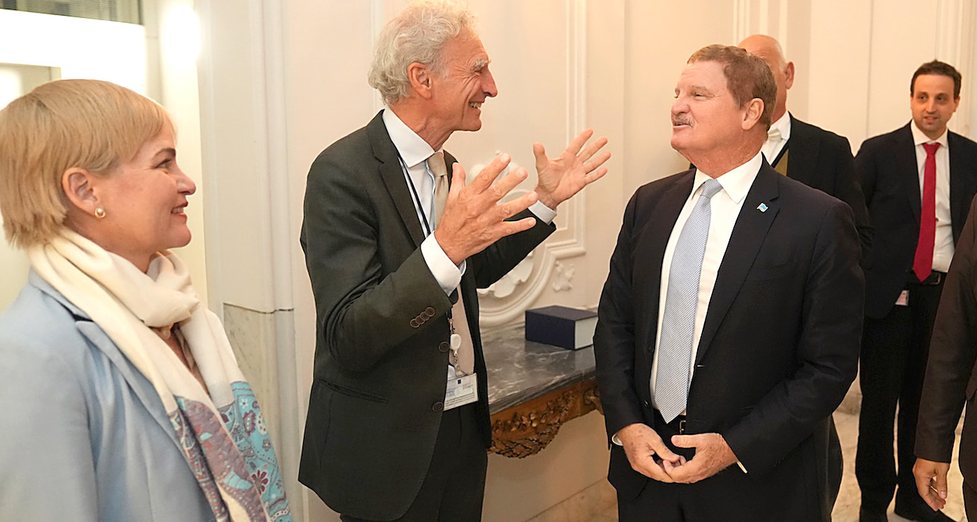 Paul Rosenmöller a indica cu aumento salario minimo ta un paso importante pa reduci pobreza na Aruba