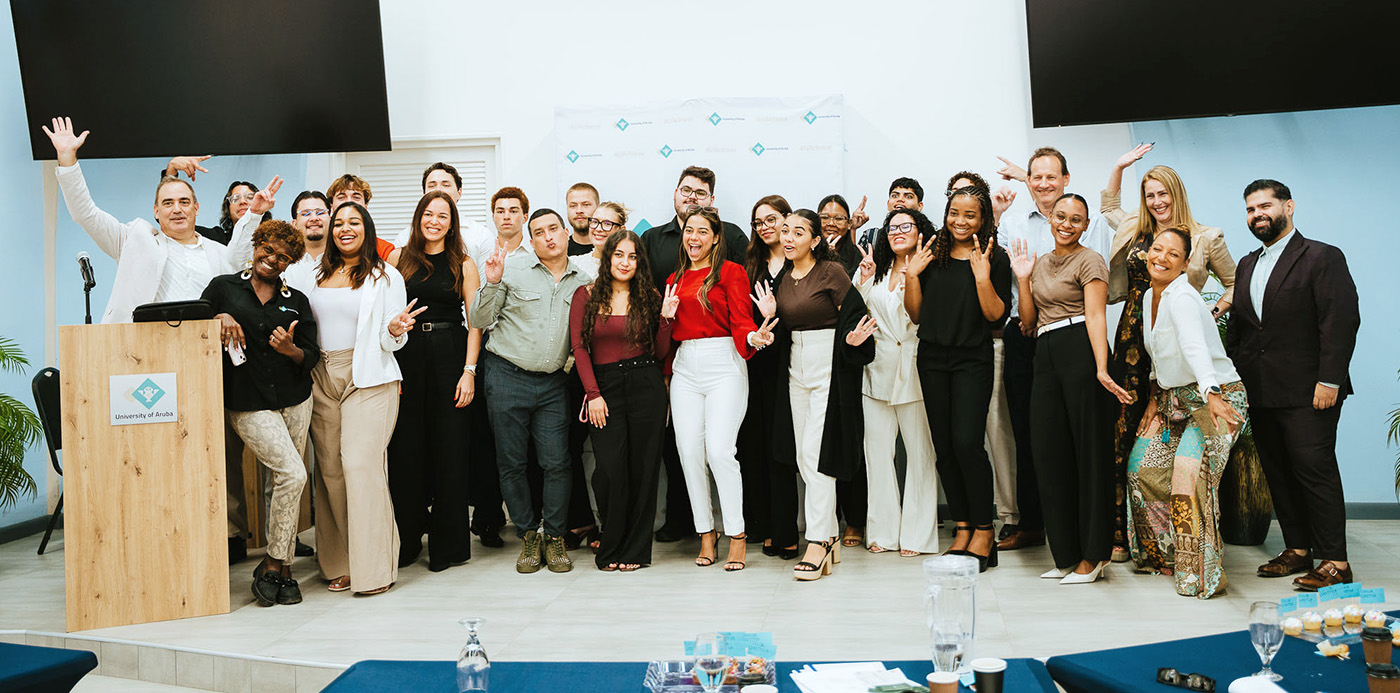 Universidad di Aruba ta integra AI den curso di Comprehensive Business Analysis