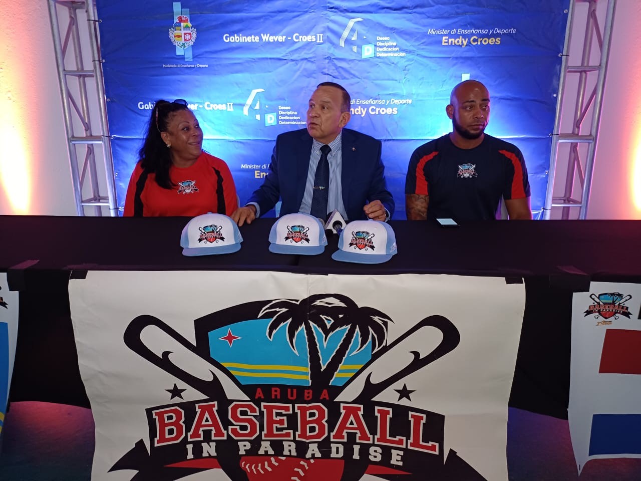 Minister Endy Croes a anuncia e di tres edicion di 'Baseball in Paradise'